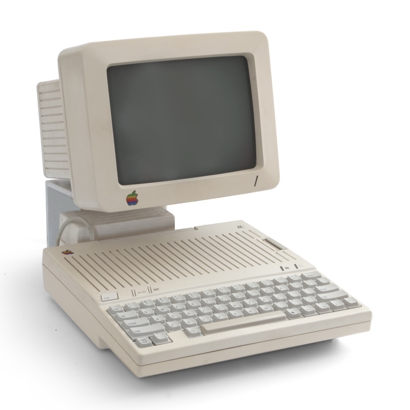 Un Apple IIc avec son moniteur assorti — le modèle sur lequel j'ai appris à coder, enfant
